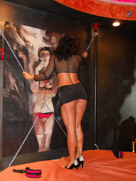 Public Photo of milf-intrigante