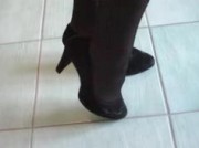 Piedini in collant e tacchi